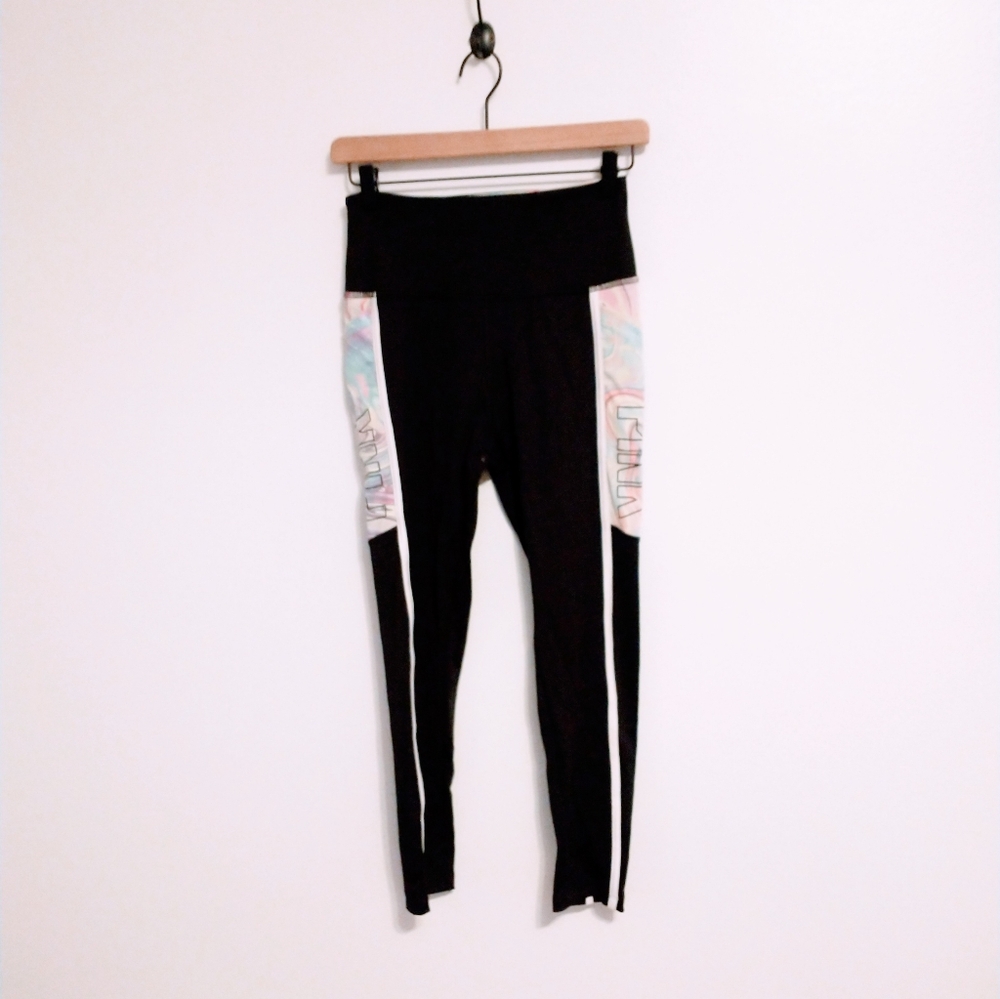 VS Pink ultimate high waisted leggings in black with side pockets. Size small, m